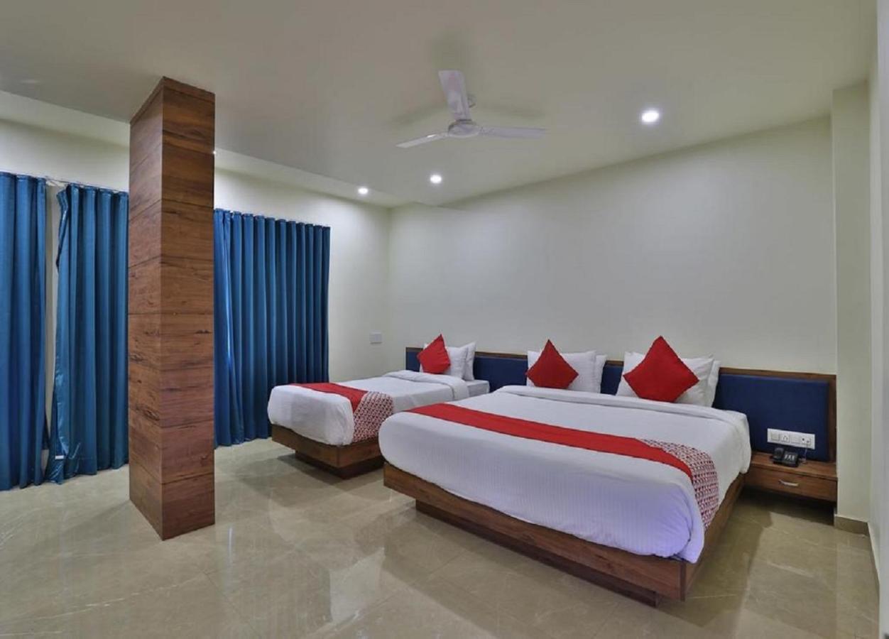Hotel Kuber Dwārka 외부 사진